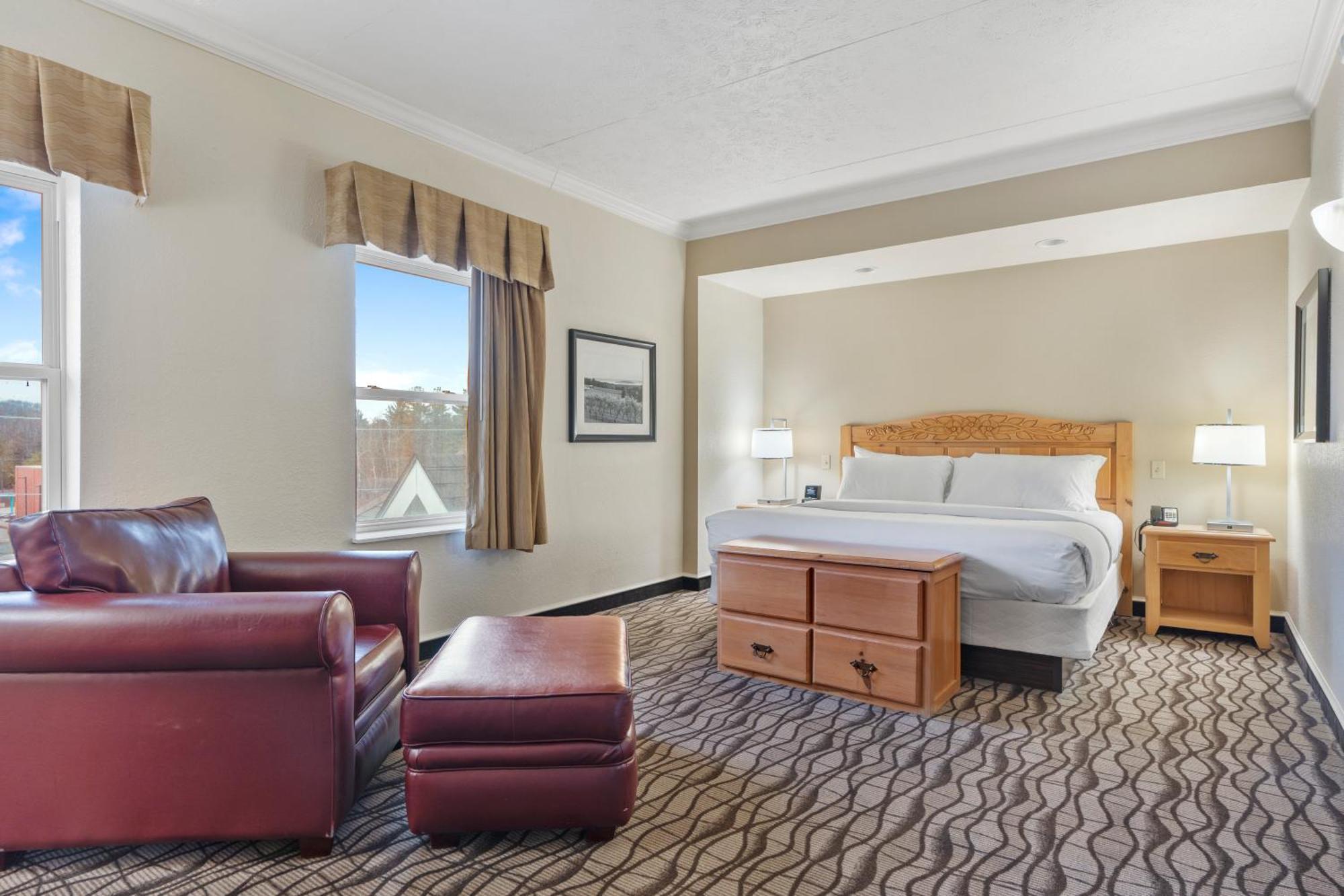 Cherry Tree Inn & Suites Травърс Сити Екстериор снимка